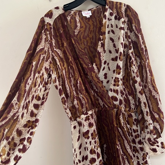 Parker Dress Size L • Deep front cut • Animal print with long Sleeves • - Picture 8 of 8